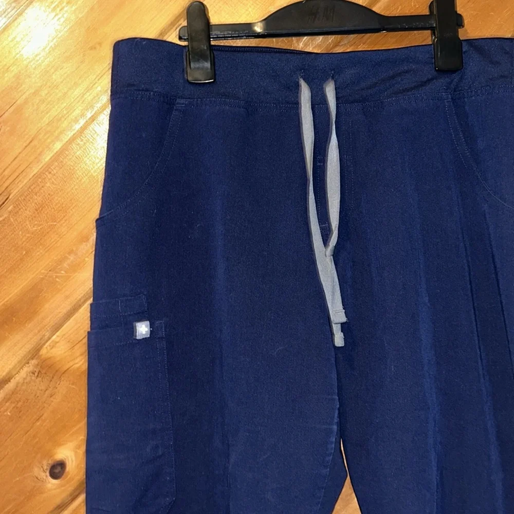 FIGS navy technical collection men’s scrubs pants